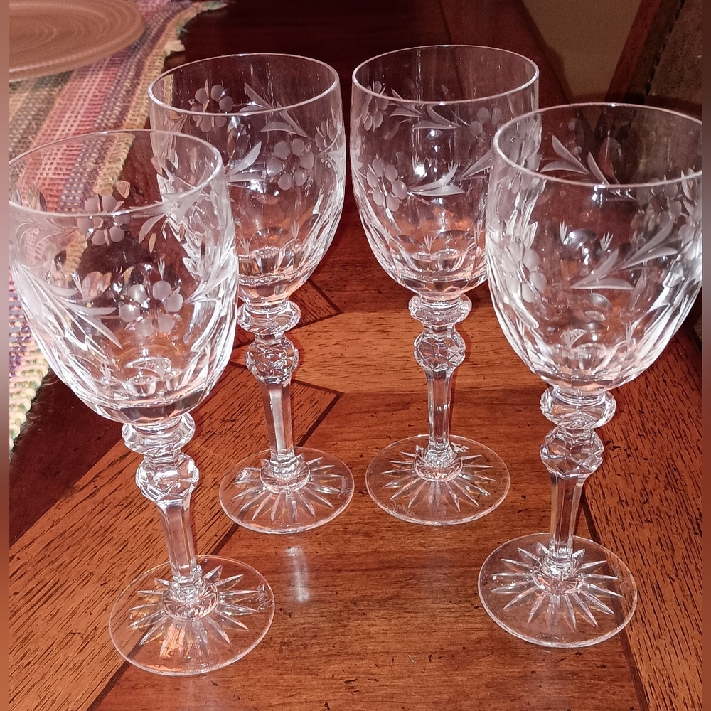 Final Markdown! 4 Elegant Ragaska Crystal Wine Glass Set